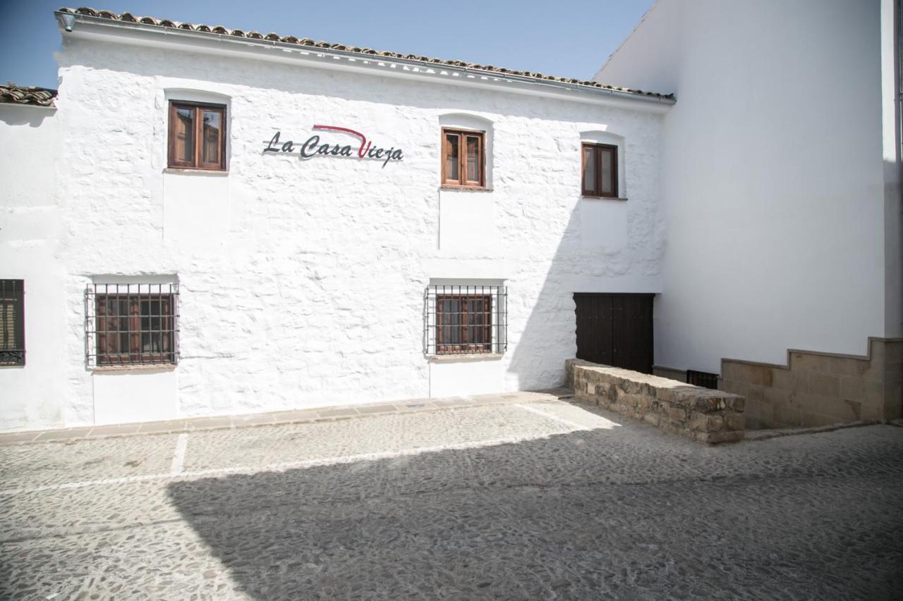 Apartamentos Turisticos La Casa Vieja Sabiote Екстериор снимка