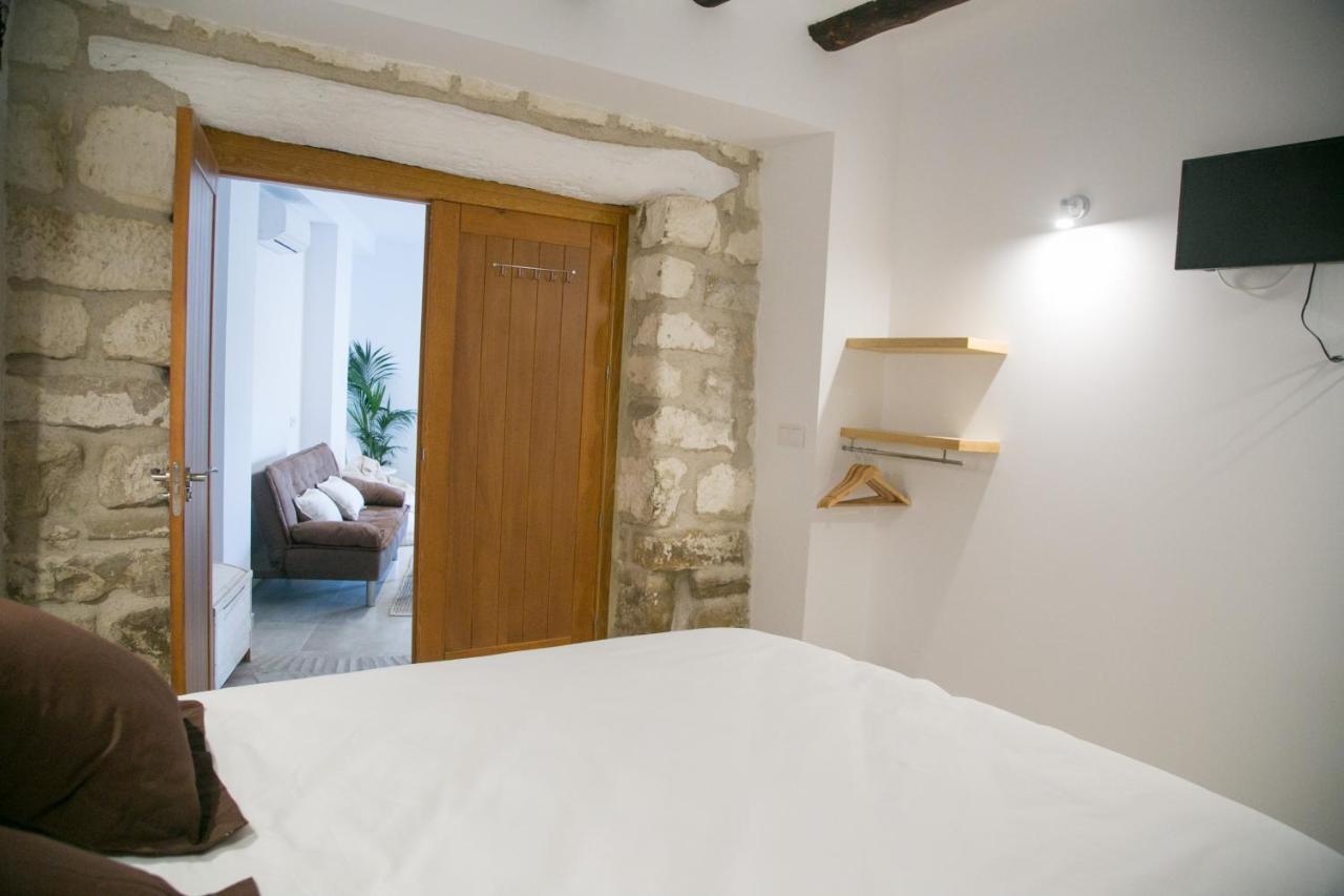 Apartamentos Turisticos La Casa Vieja Sabiote Екстериор снимка